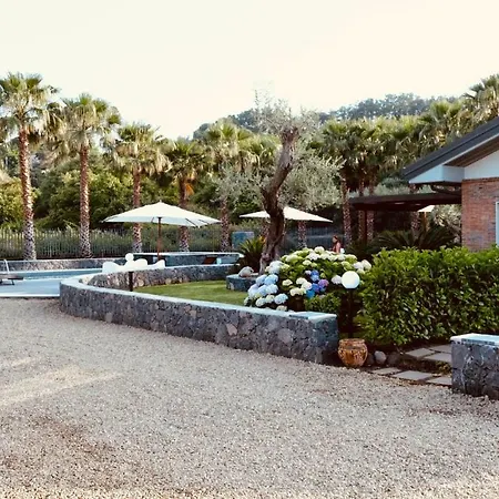 Homes Borgo Papardo 아파트 *