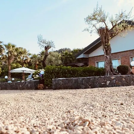 Homes Borgo Papardo アパート